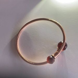 Rosy golden amber bangle with detailed band